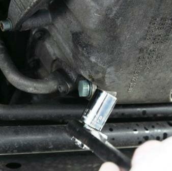 Замена масла и масляного фильтра в двигателе Audi A4 B6